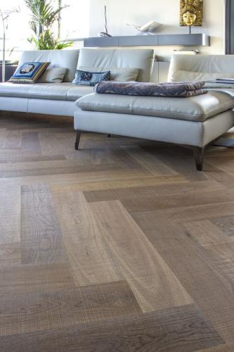 Oak-Herringbone-Light-Smoked-Sawneffect